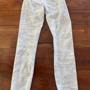 Lululemon Athletica Wunder Under High-Rise Tight 25”size 4